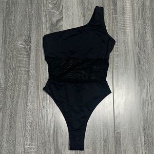One shoulder, Black, Women’s X Small one piece bathing suit
